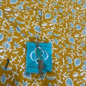 Gently used Kendra Scott necklace
